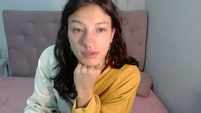 Snapshot of Emma-Wilson chatting on 03.15.25 Emma-Wilson online show from 03.15.25