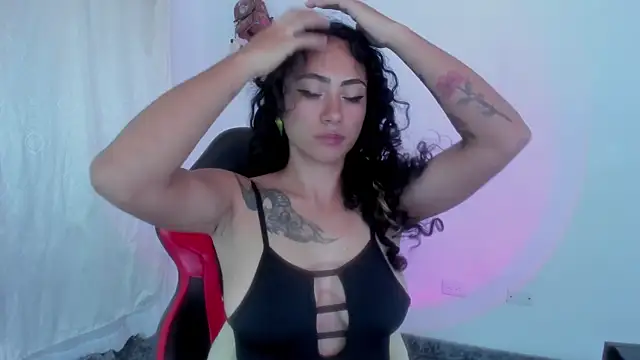 Snapshot of paula_brunette chatting on 10.22.25 paula brunette online show from 10.22.25