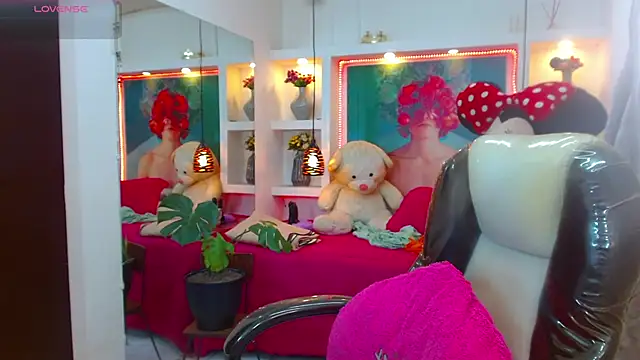 lorenapinto online show from 10.29.25