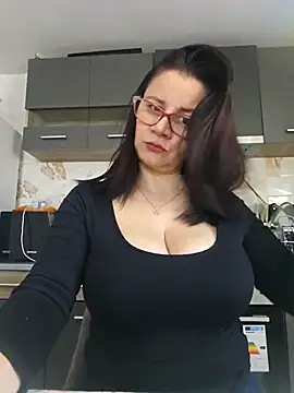 Snapshot of KristenVega chatting on 03.05.25 KristenVega online show from 03.05.25