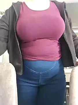 Snapshot of KristenVega chatting on 03.06.25 KristenVega online show from 03.06.25