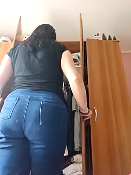 Snapshot of KristenVega chatting on 09.12.25 KristenVega online show from 09.12.25