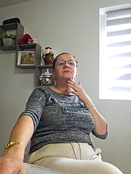 Snapshot of KristenVega chatting on 09.26.25 KristenVega online show from 09.26.25