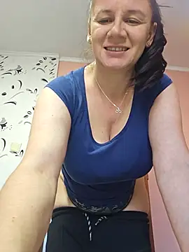 Snapshot of KristenVega chatting on 11.13.25 KristenVega online show from 11.13.25