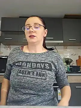 Snapshot of KristenVega chatting on 11.26.25 KristenVega online show from 11.26.25