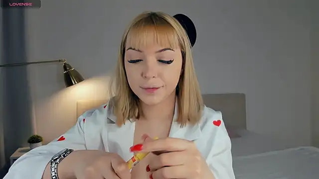 KateDolphin online show from 01.17.25