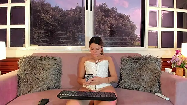 Ninakravis online show from 10.15.25