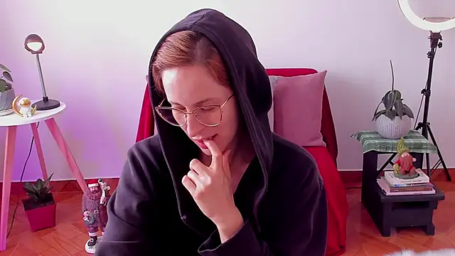 Snapshot of cuddlingbunny chatting on 12.24.24 cuddlingbunny online show from 12.24.24