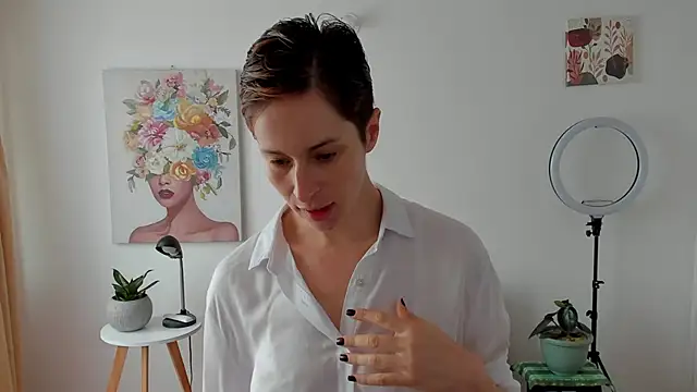 Snapshot of cuddlingbunny chatting on 02.16.25 cuddlingbunny online show from 02.16.25