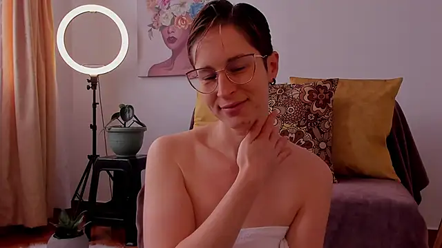 Snapshot of cuddlingbunny chatting on 02.23.25 cuddlingbunny online show from 02.23.25