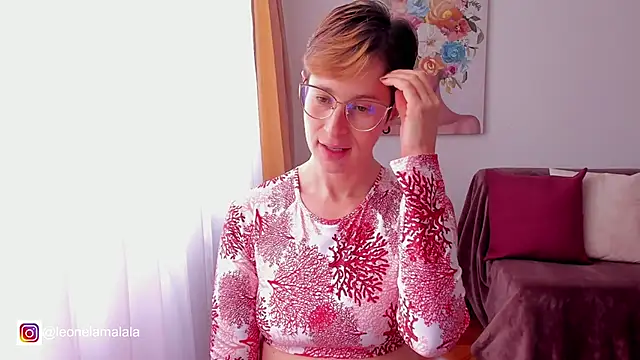 Snapshot of cuddlingbunny chatting on 03.11.25 cuddlingbunny online show from 03.11.25