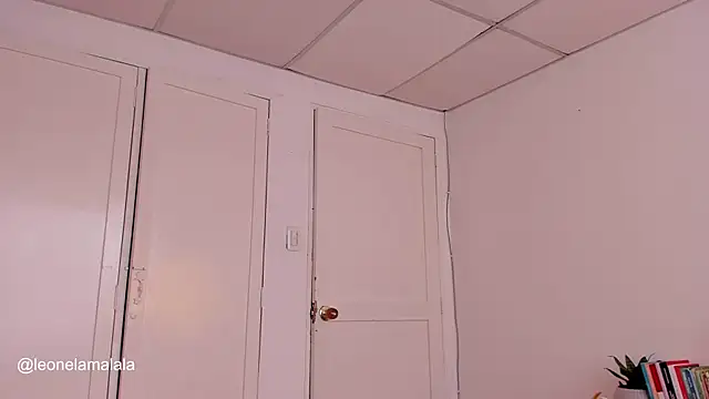 Snapshot of cuddlingbunny chatting on 03.21.25 cuddlingbunny online show from 03.21.25