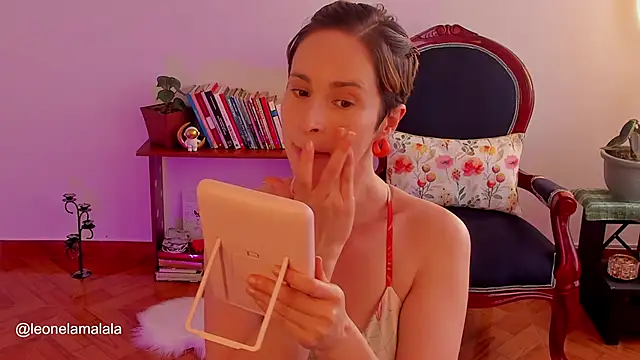 Snapshot of cuddlingbunny chatting on 03.22.25 cuddlingbunny online show from 03.22.25