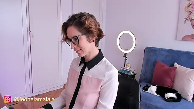 Snapshot of cuddlingbunny chatting on 11.04.25 cuddlingbunny online show from 11.04.25