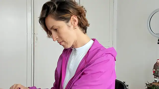 Snapshot of cuddlingbunny chatting on 11.29.25 cuddlingbunny online show from 11.29.25