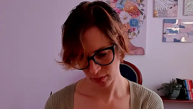 Snapshot of cuddlingbunny chatting on 12.05.25 cuddlingbunny online show from 12.05.25