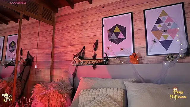 Snapshot of AmmyScott chatting on 10.31.25 AmmyScott online show from 10.31.25