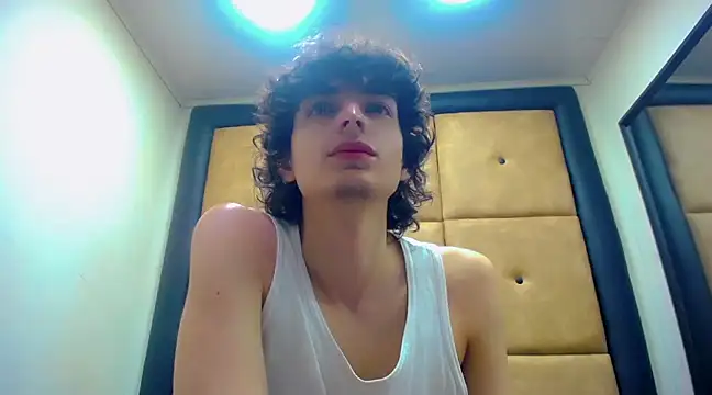 Snapshot of Sr_BonnyEthan chatting on 12.14.24 Sr BonnyEthan online show from 12.14.24