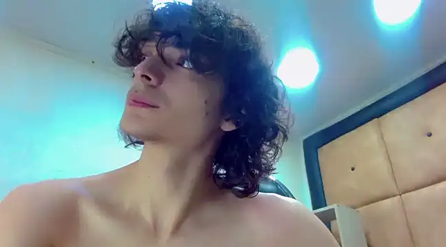 Snapshot of Sr_BonnyEthan chatting on 03.01.25 Sr BonnyEthan online show from 03.01.25