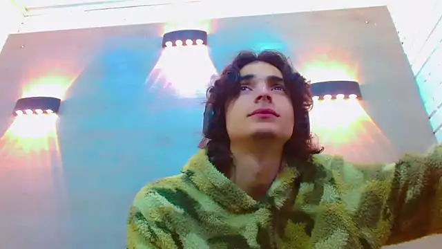 Snapshot of Sr_BonnyEthan chatting on 11.11.25 Sr BonnyEthan online show from 11.11.25