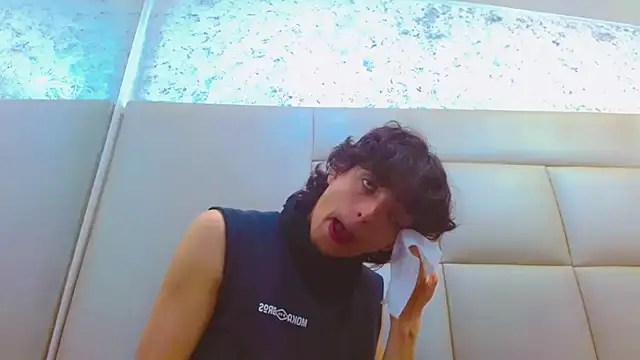 Snapshot of Sr_BonnyEthan chatting on 02.18.26 Sr BonnyEthan online show from 02.18.26