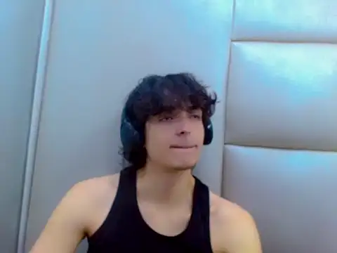 Snapshot of Sr_BonnyEthan chatting on 02.25.26 Sr BonnyEthan online show from 02.25.26