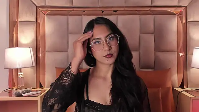 Snapshot of DaraBeckett chatting on 01.24.25 DaraBeckett online show from 01.24.25