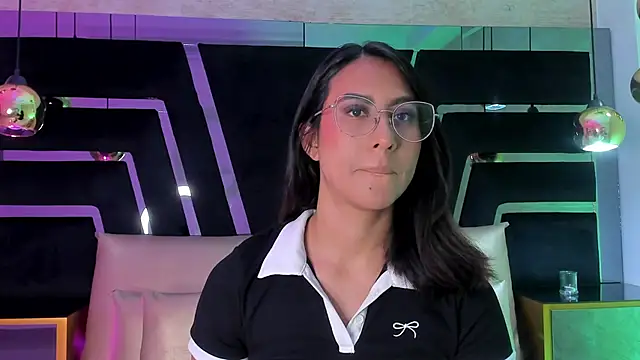 Snapshot of DaraBeckett chatting on 11.06.25 DaraBeckett online show from 11.06.25