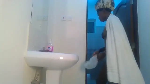 Snapshot of Fine_assie chatting on 03.07.25 Fine assie online show from 03.07.25