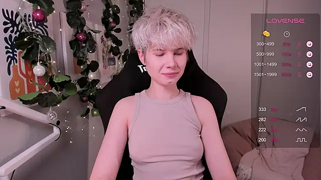 Snapshot of enigma_mia chatting on 12.05.24 enigma mia online show from 12.05.24