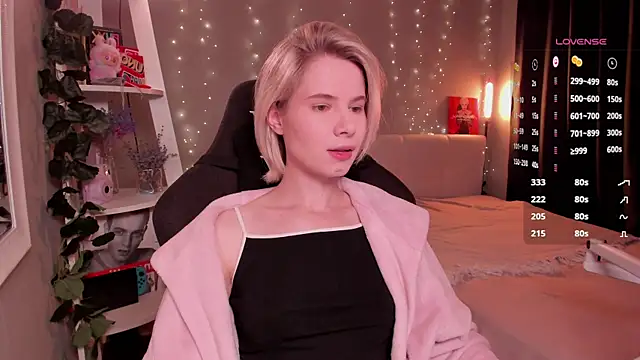 Snapshot of enigma_mia chatting on 09.27.25 enigma mia online show from 09.27.25