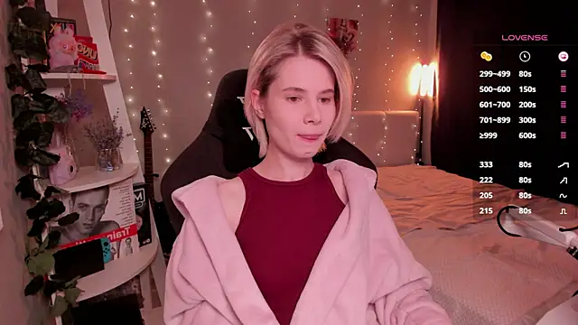 Snapshot of enigma_mia chatting on 09.29.25 enigma mia online show from 09.29.25