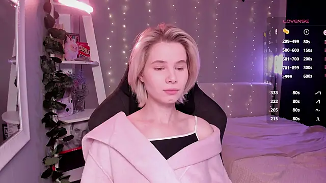 Snapshot of enigma_mia chatting on 10.05.25 enigma mia online show from 10.05.25