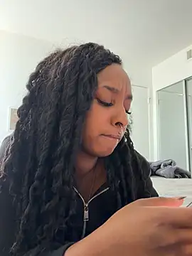 Your Paris online show from 03.03.26