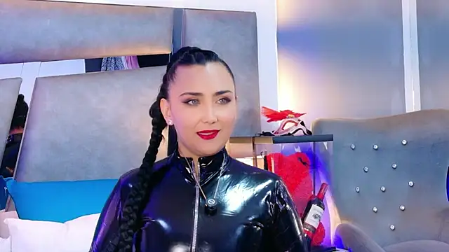 Evangeline Taylorr online show from 10.24.25