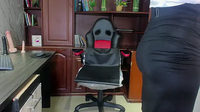 MissEscarleth online show from 03.13.25