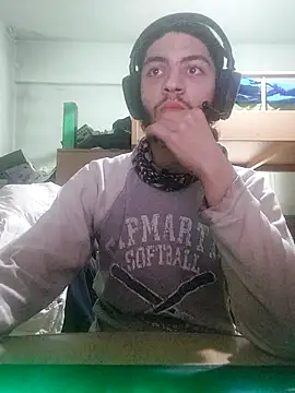 Snapshot of kleineid77 chatting on 02.22.25 kleineid77 online show from 02.22.25