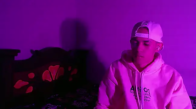 Snapshot of isaaclatino chatting on 12.15.24 isaaclatino online show from 12.15.24