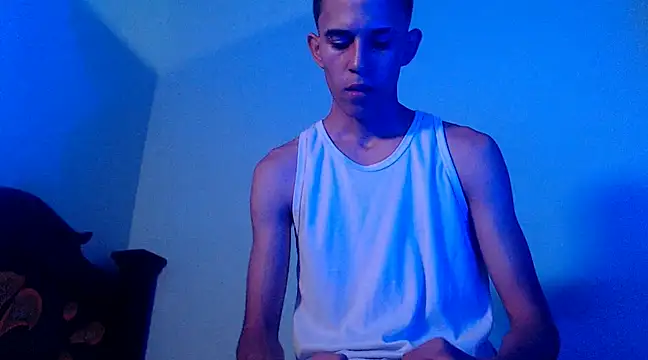 Snapshot of isaaclatino chatting on 03.21.25 isaaclatino online show from 03.21.25