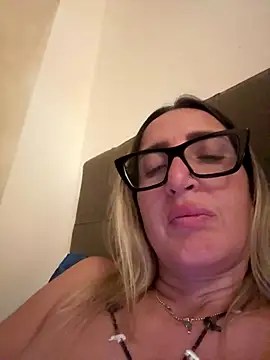 Snapshot of casalinga88 chatting on 11.15.25 casalinga88 online show from 11.15.25