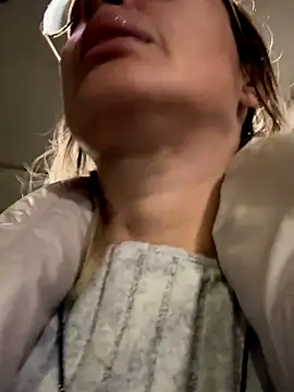 Snapshot of casalinga88 chatting on 11.22.25 casalinga88 online show from 11.22.25