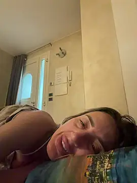 Snapshot of casalinga88 chatting on 04.15.26 casalinga88 online show from 04.15.26