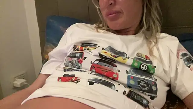 Snapshot of casalinga88 chatting on 04.15.26 casalinga88 online show from 04.15.26