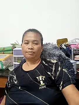 Snapshot of Fon_Bigboobs chatting on 10.21.25 Fon Bigboobs online show from 10.21.25