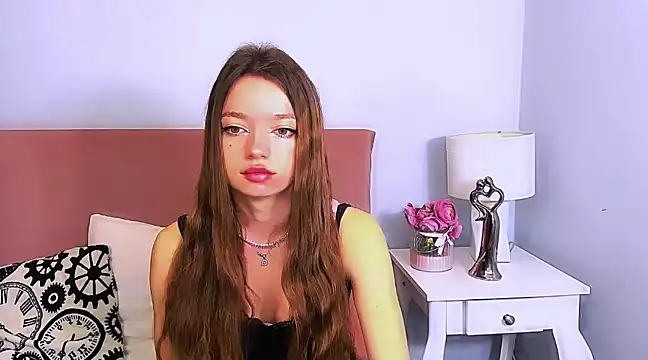 Snapshot of GraceLips chatting on 03.20.25 GraceLips online show from 03.20.25