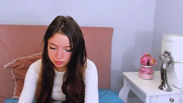 Snapshot of GraceLips chatting on 10.20.25 GraceLips online show from 10.20.25