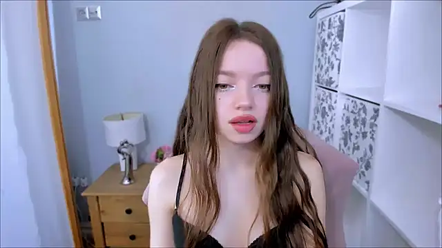 GraceLips online show from 12.20.25