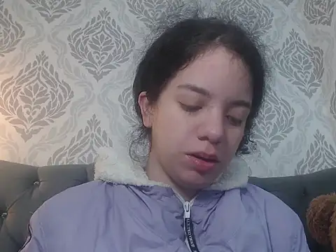 EmmaCowperr online show from 03.17.25