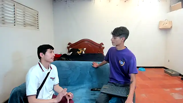 Snapshot of oliverhot2005 chatting on 02.07.25 oliverhot2005 online show from 02.07.25