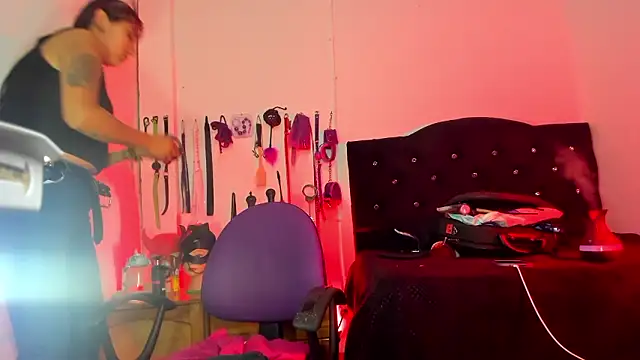 LucyStrike  online show from 01.13.26